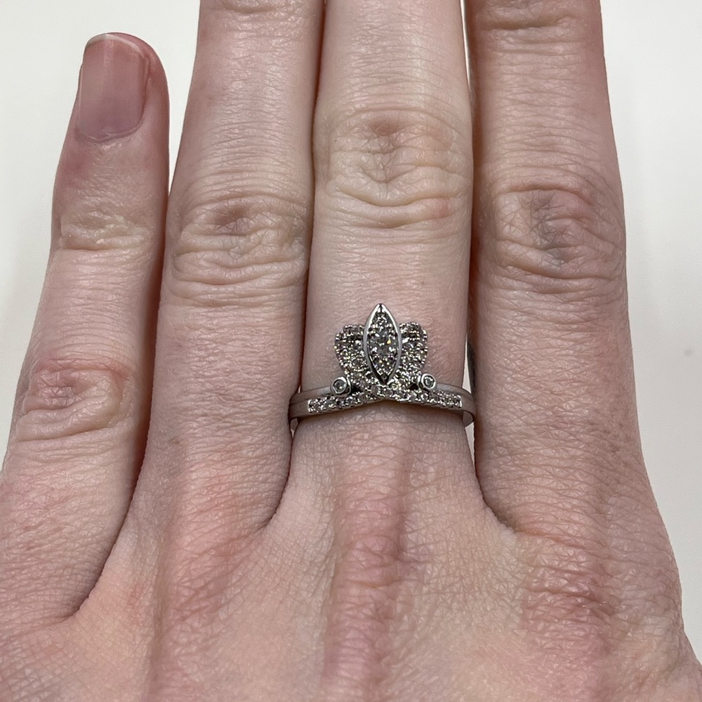 Adorable Sterling Silver 925 Plated Crown Ring Size 7